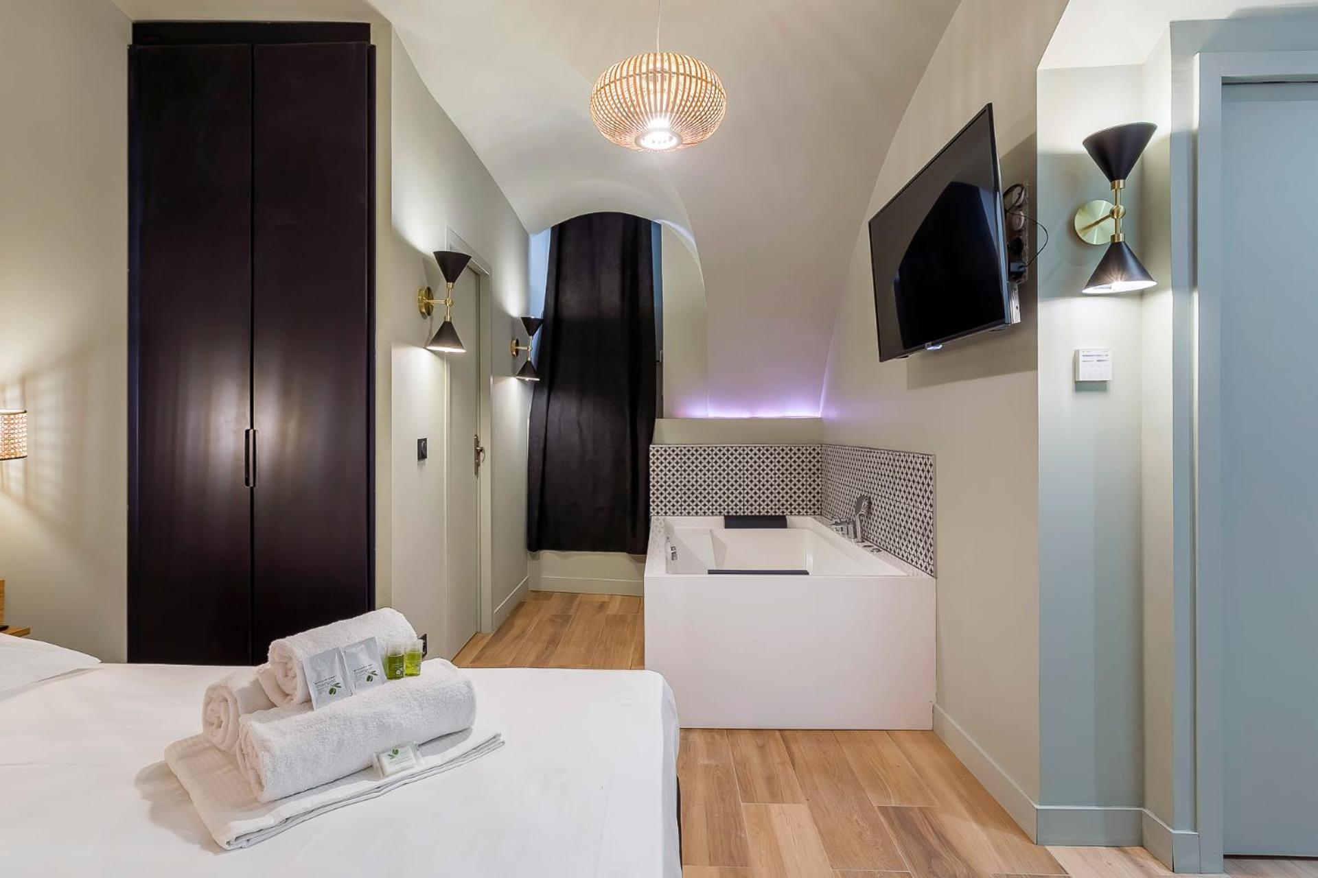 Suite Romantique Balneo Centre Лион Экстерьер фото