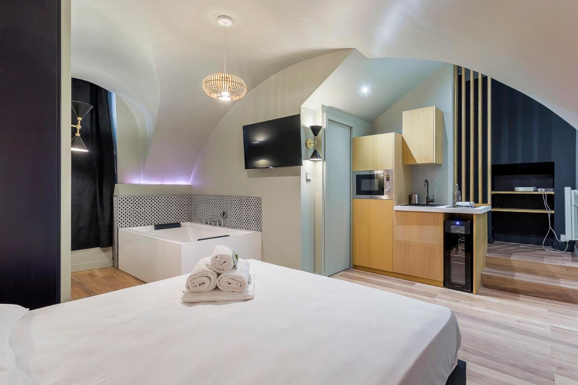 Suite Romantique Balneo Centre Лион Экстерьер фото
